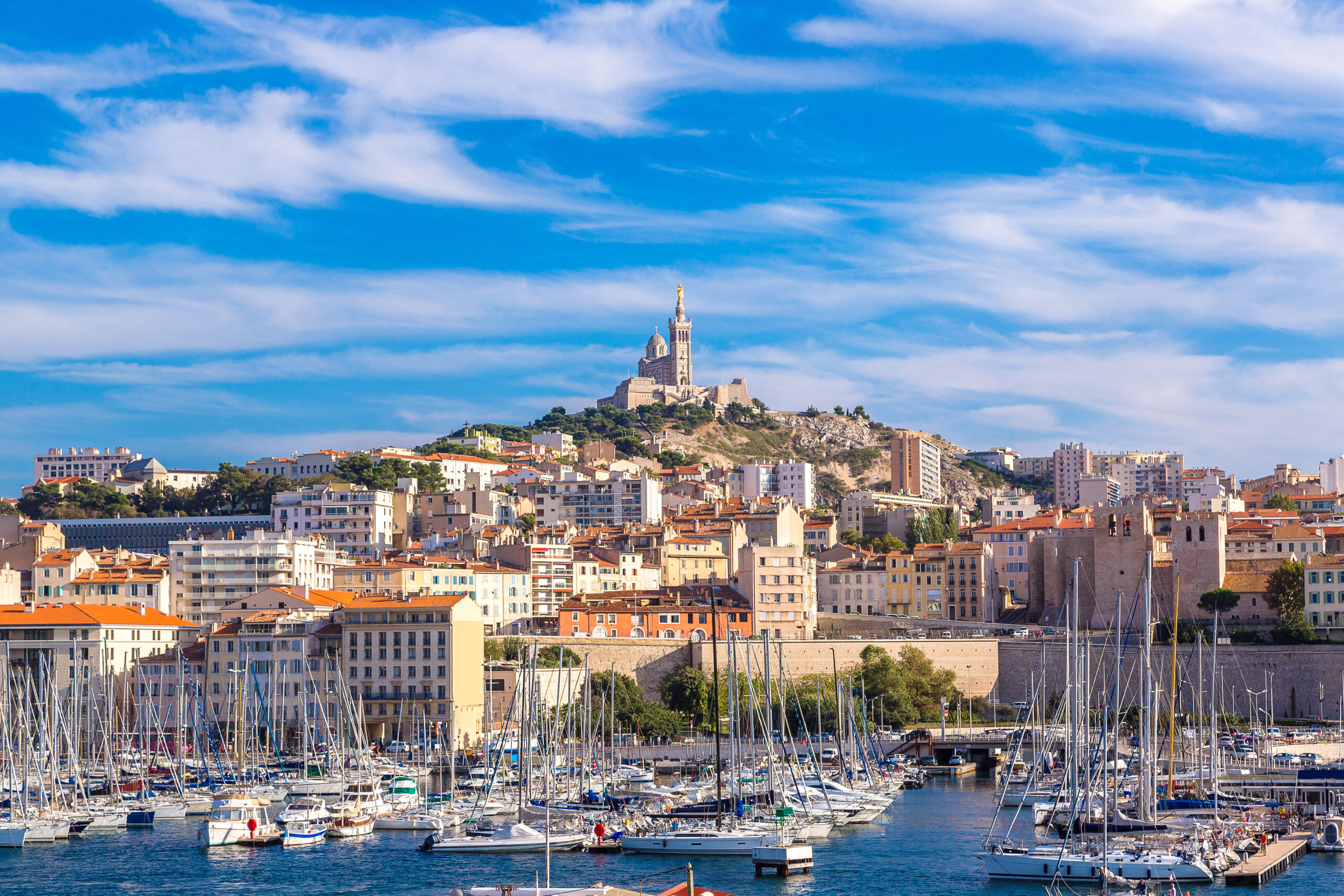 Vue panoramique du port et de la ville de Marseille